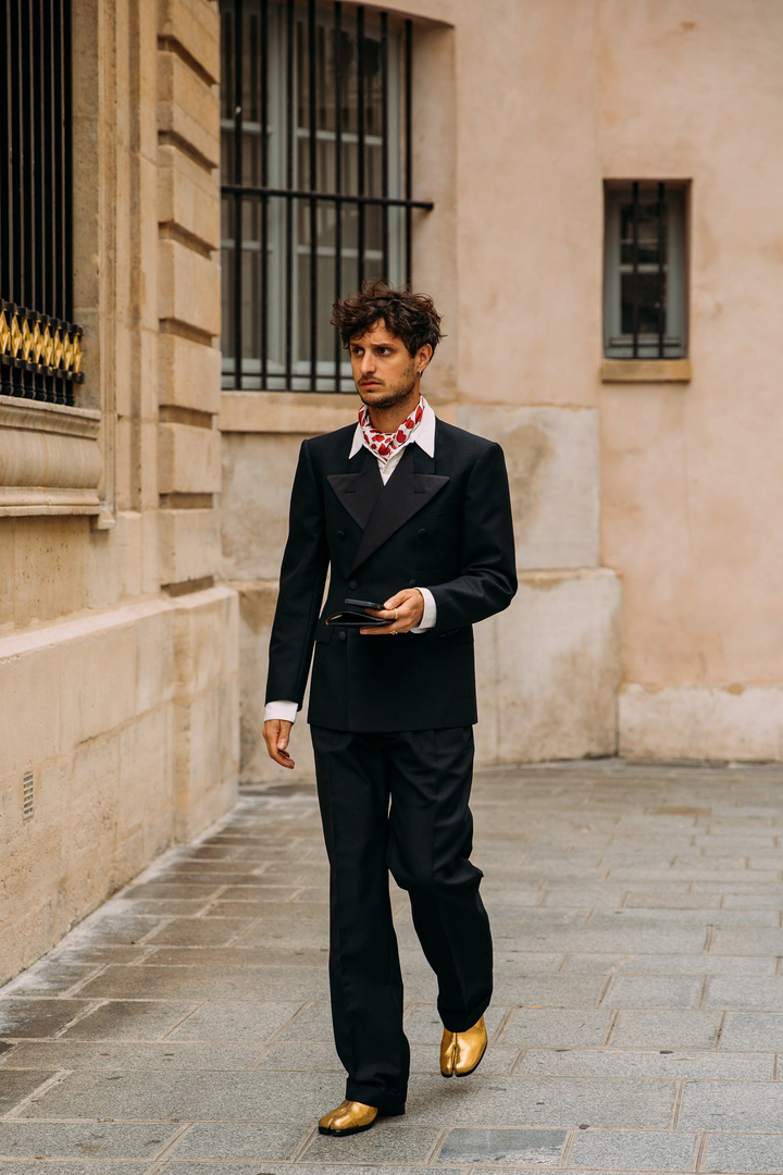 Đầu năm, 12 con giáp nên mặc đồ màu gì để được may mắn? - 12