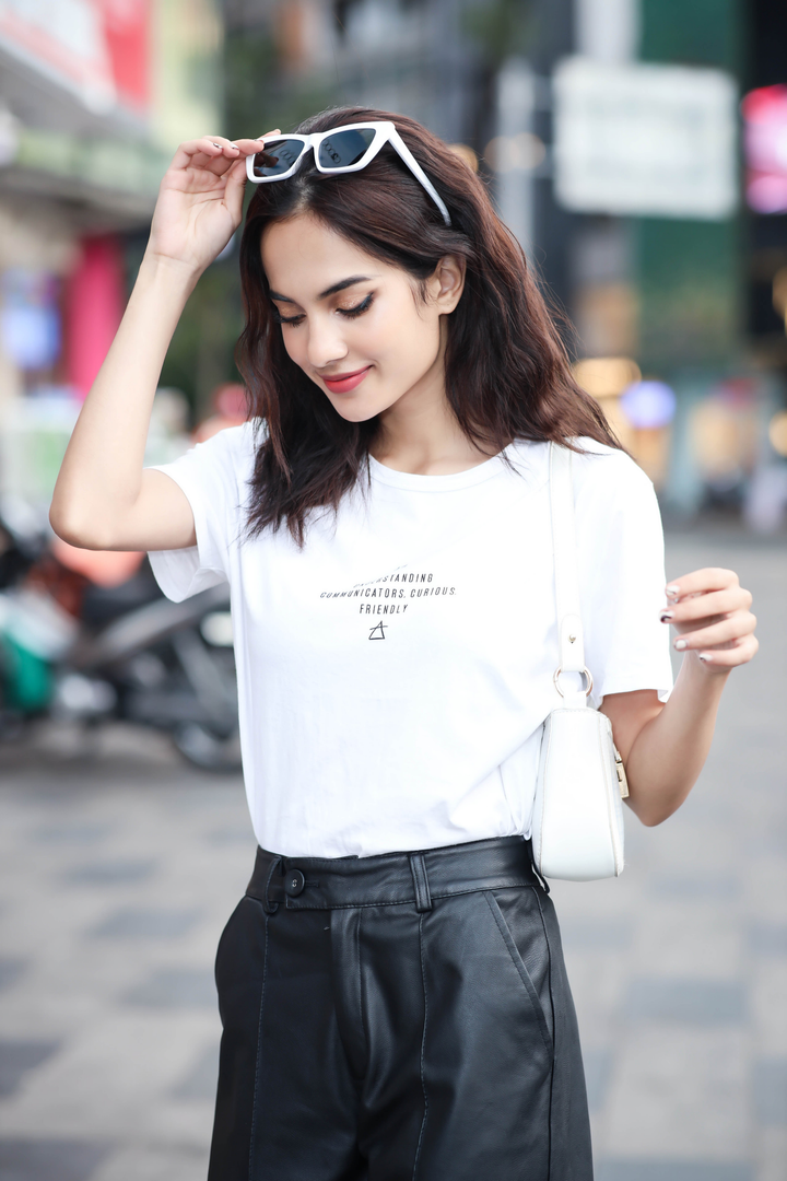 Nhan sắc 'nàng thơ' lai Tây, biết 4 thứ tiếng của đạo diễn Vũ Ngọc Đãng - 13