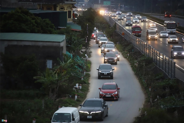 Ảnh: Cao tốc cửa ngõ Hà Nội ùn ứ 2km chiều mùng 3 Tết - 6