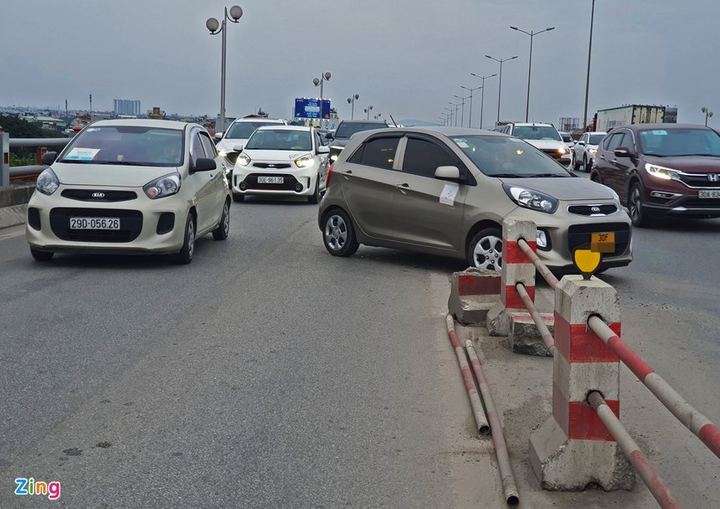 Ảnh: Cao tốc cửa ngõ Hà Nội ùn ứ 2km chiều mùng 3 Tết - 8