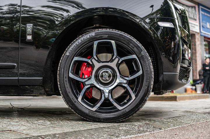 Chi tiết SUV siêu sang Rolls-Royce Cullinan Black Badge tại Việt Nam - 10