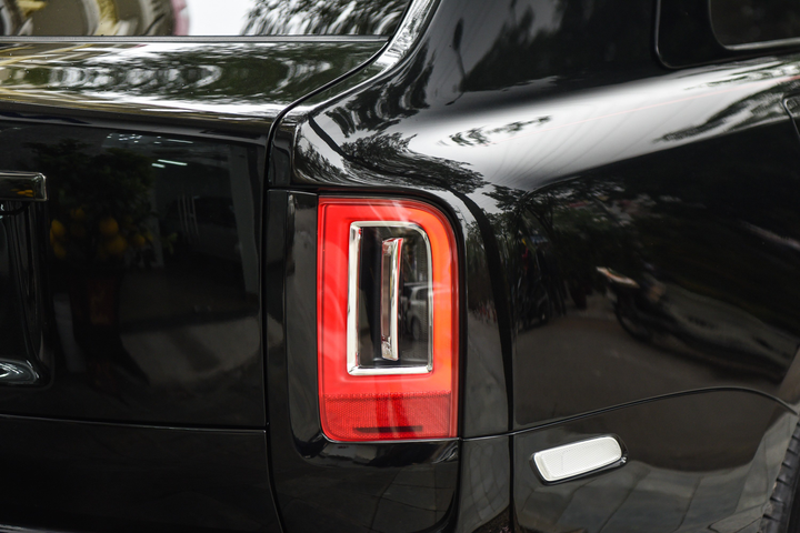 Chi tiết SUV siêu sang Rolls-Royce Cullinan Black Badge tại Việt Nam - 9