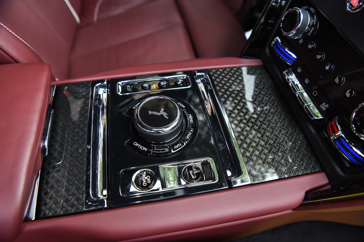 Chi tiết SUV siêu sang Rolls-Royce Cullinan Black Badge tại Việt Nam - 14