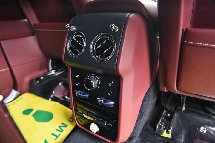 Chi tiết SUV siêu sang Rolls-Royce Cullinan Black Badge tại Việt Nam - 20