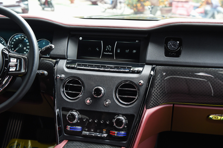 Chi tiết SUV siêu sang Rolls-Royce Cullinan Black Badge tại Việt Nam - 15