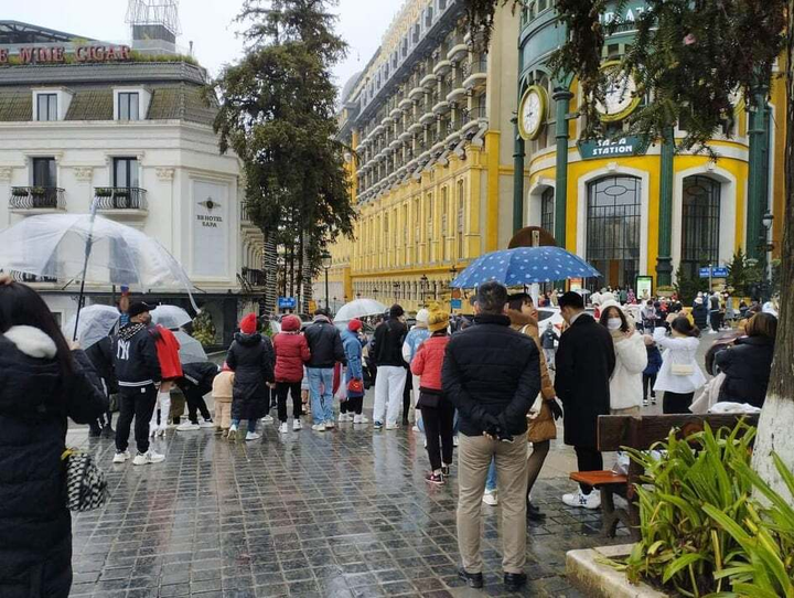 Mùng 4 Tết: Sapa đón 2,5 vạn lượt khách, nhiều khách sạn 'cháy' phòng - 3