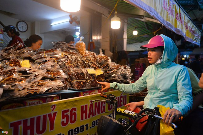 Lưu ý khi sử dụng thực phẩm khô trong ngày Tết - 1