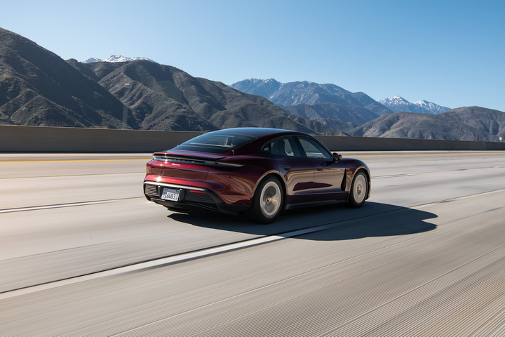 Porsche Taycan lập kỷ lục đi xuyên nước Mỹ với hơn 2 giờ sạc điện - 4