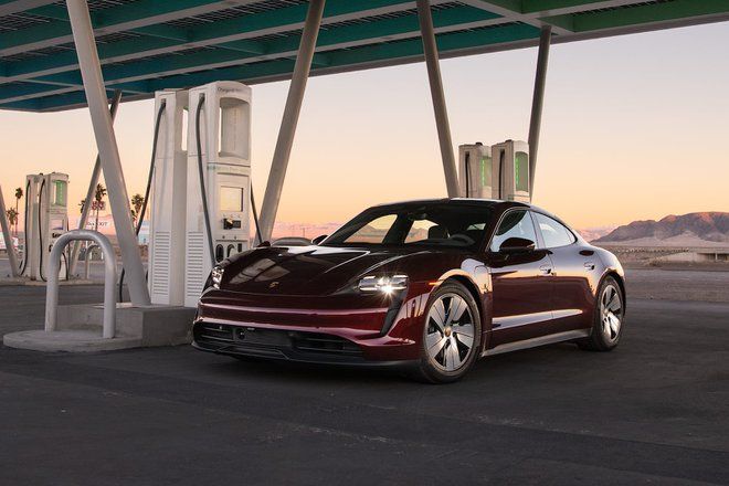 Porsche Taycan lập kỷ lục đi xuyên nước Mỹ với hơn 2 giờ sạc điện - 1