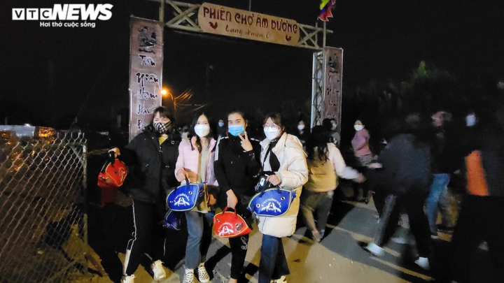 Ảnh: Độc đáo 'phiên chợ Âm - Dương' làng Ó, người mua kẻ bán không nói lời nào - 11