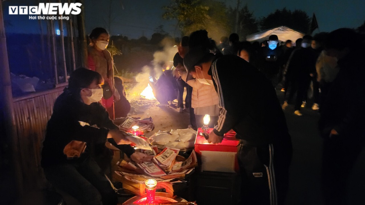 Ảnh: Độc đáo 'phiên chợ Âm - Dương' làng Ó, người mua kẻ bán không nói lời nào - 3