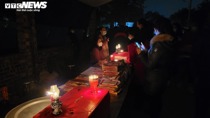 Ảnh: Độc đáo 'phiên chợ Âm - Dương' làng Ó, người mua kẻ bán không nói lời nào - 6