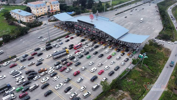 Hà Nội: Lối ra cao tốc Pháp Vân - Cầu Giẽ ùn tắc hơn 2km chiều mùng 4 Tết - 10