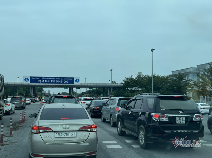 Vì sao ô tô liên tục bị ùn tắc tại các tuyến cao tốc ngày Tết? - 4