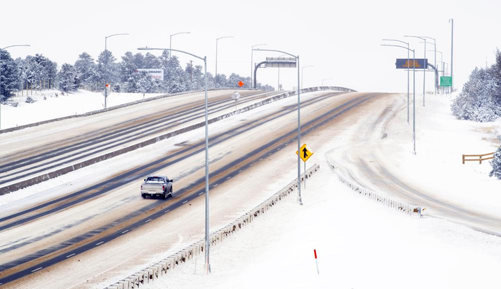 Bão tuyết ở Mỹ: 350.000 ngôi nhà mất điện, Texas tuyên bố tình trạng thảm họa - 4