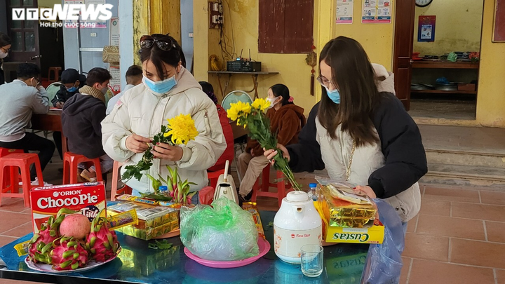 Bắc Ninh: Dòng người ken đặc viếng Đền Cùng - Giếng Ngọc dịp đầu năm mới - 9