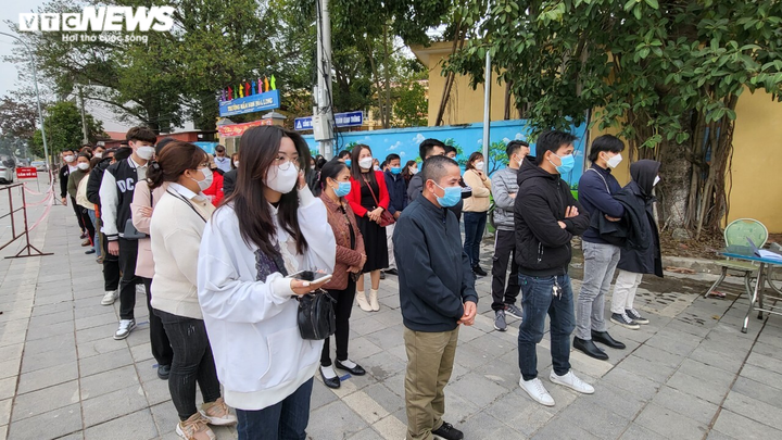 Bắc Ninh: Dòng người ken đặc viếng Đền Cùng - Giếng Ngọc dịp đầu năm mới - 3