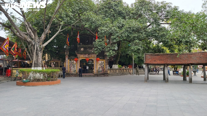 Bắc Ninh: Dòng người ken đặc viếng Đền Cùng - Giếng Ngọc dịp đầu năm mới - 7