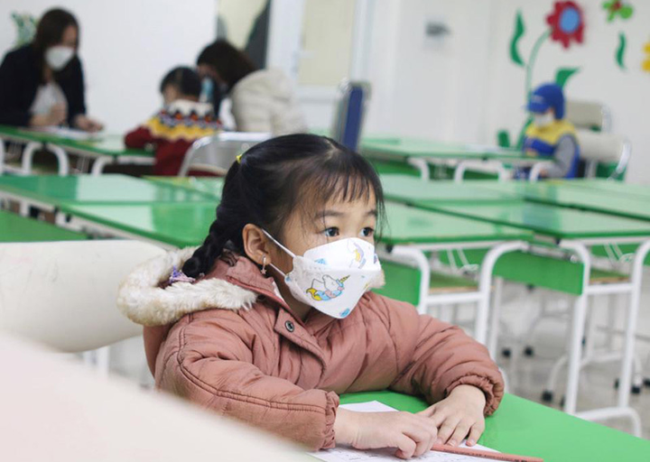 Học sinh tiểu học và lớp 6 ngoại thành Hà Nội đến trường từ 10/2 - 1