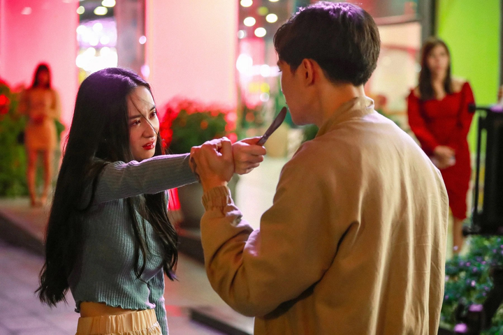 chìa khóa trăm tỉ ảnh 9 Điểm hạn chế của bộ phim Việt đang dẫn đầu doanh thu phòng vé Tết - 7