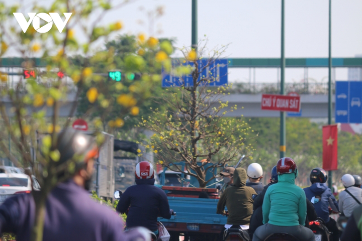 Ảnh: Giao thông TP.HCM thông thoáng trong ngày đầu trở lại làm việc sau Tết - 5