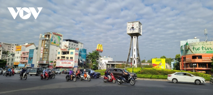 Ảnh: Giao thông TP.HCM thông thoáng trong ngày đầu trở lại làm việc sau Tết - 7