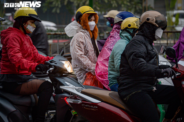 Ảnh: Ô tô ken đặc khắp các ngả đường Hà Nội trong ngày đầu đi làm sau Tết - 8