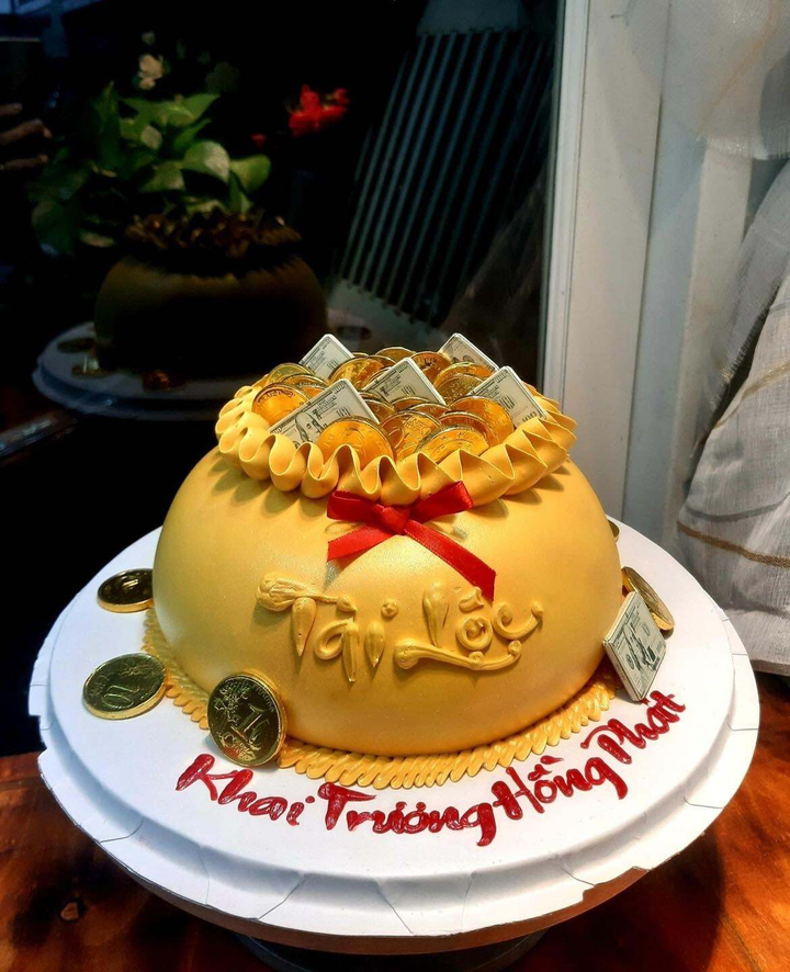 Bánh kem bạc triệu được dân tình săn lùng, mua về đặt mâm cúng ngày vía Thần Tài - 3