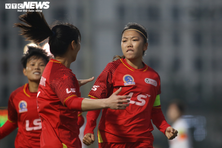 Cầu thủ ĐT nữ Việt Nam mỏi mắt tìm tài trợ, lập kỳ tích từ đồng lương còm cõi - 1