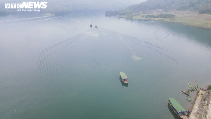 Ảnh: Hàng ngàn người dân đổ về chùa Hương Tích để sờ tượng hổ - 10