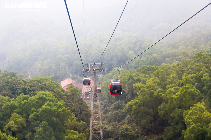 Ảnh: Hàng ngàn người dân đổ về chùa Hương Tích để sờ tượng hổ - 4