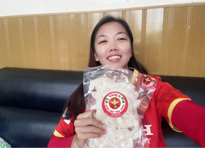 Cầu thủ ĐT nữ Việt Nam mỏi mắt tìm tài trợ, lập kỳ tích từ đồng lương còm cõi - 3