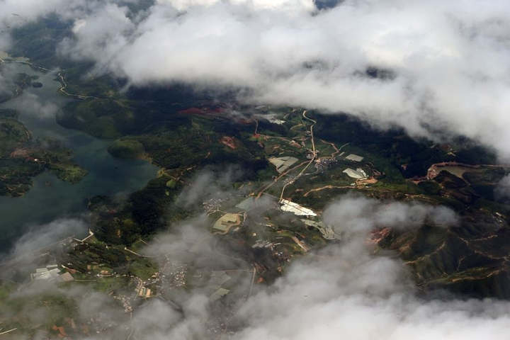 Trung Quốc: Video bà mẹ 8 con bị xích trong nhà kho gây phẫn nộ - 1