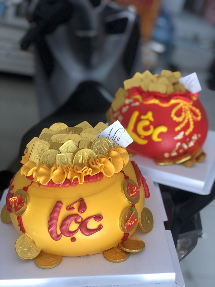 Bánh kem bạc triệu được dân tình săn lùng, mua về đặt mâm cúng ngày vía Thần Tài - 5