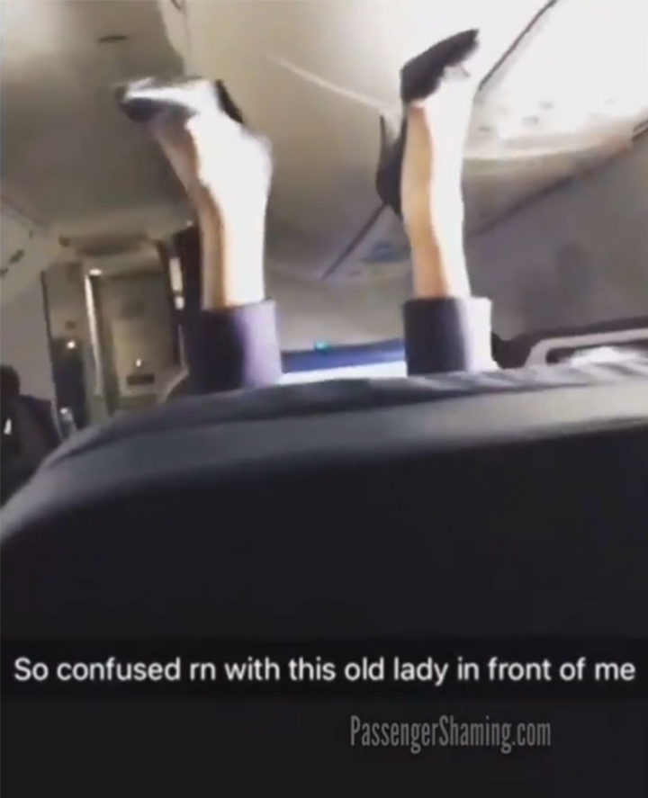 Tròn mắt nhìn đủ trò kỳ quặc hành khách làm trên máy báy, bó tay với ảnh cuối - 6