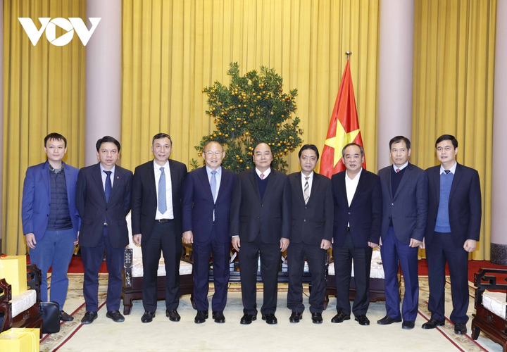 Chủ tịch nước: Cầu thủ nữ Việt Nam cần được quan tâm nhiều hơn - 2