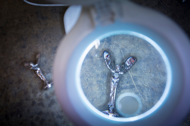 Biểu tượng Spirit of Ecstasy của Rolls-Royce thay đổi sau 111 năm - 6