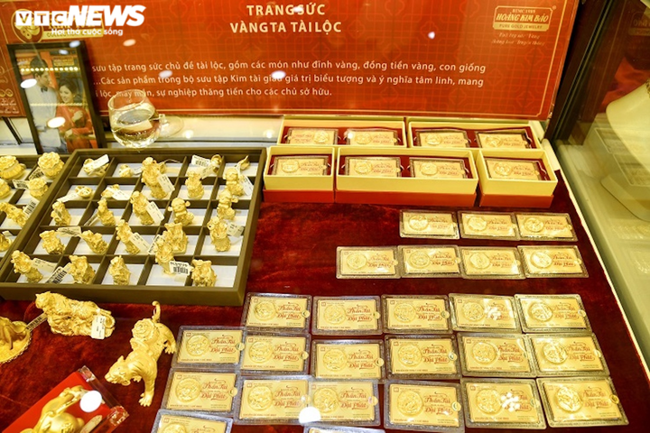 Giá vàng hôm nay 13/2: Vàng thế giới tăng vọt, trong nước bùng nổ - 1