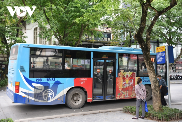 Hôm nay, xe buýt Hà Nội hoạt động 100% công suất - 2