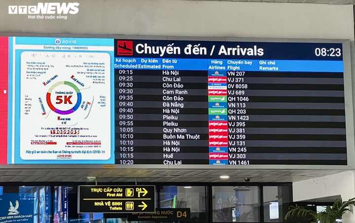 Ảnh: Sân bay Tân Sơn Nhất thông thoáng, không còn cảnh chen chúc đón taxi - 8