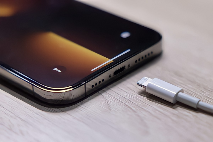 Bạn có đang sạc smartphone sai cách? - 1