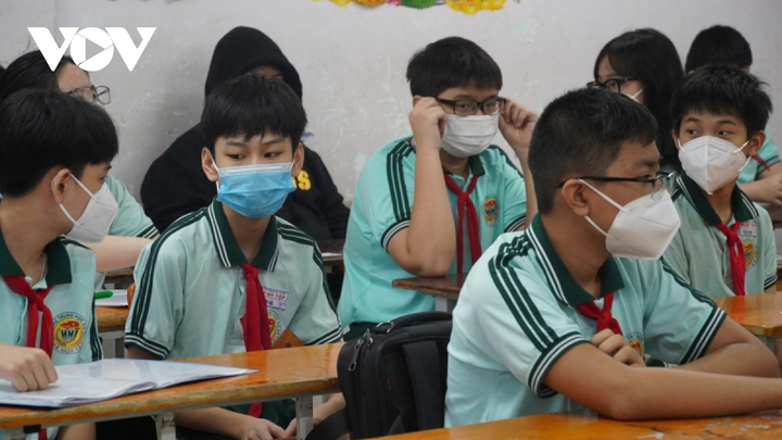 Bộ trưởng GD&ĐT: Không kỳ thị với các trường hợp không may bị F0 - 1