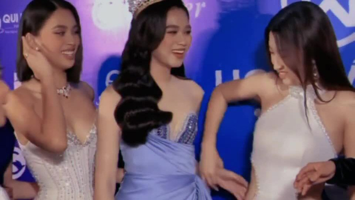 Những hành động gây tranh cãi của sao Việt: Khó quên màn hất tóc 'huyền thoại' - 3