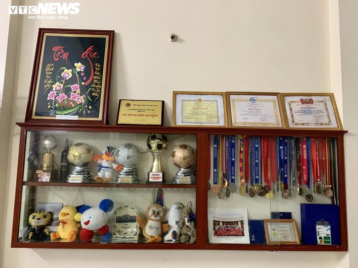 Tuyết Dung và tuổi thơ trốn ra bãi sau nhà chơi bóng - 4