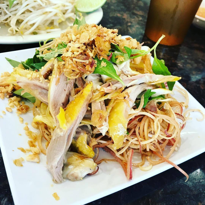 Sau bánh chưng, thịt gà 'ế' từ Tết được hội bếp đảm nấu thành 3 món siêu ngon - 5