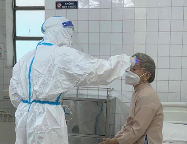 TP.HCM dẹp 'loạn' giá khám sức khỏe hậu COVID-19 - 1