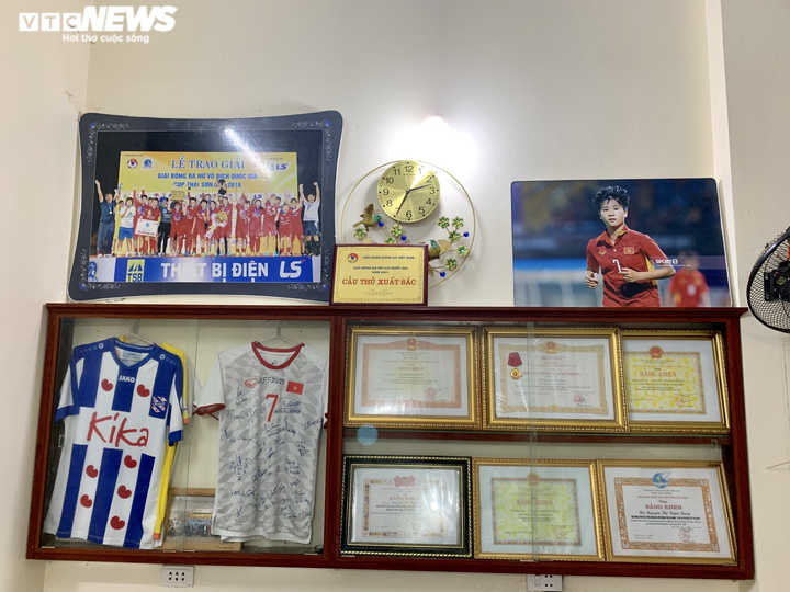 Tuyết Dung và tuổi thơ trốn ra bãi sau nhà chơi bóng - 2