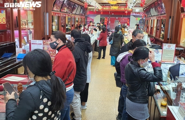 Trước ngày vía Thần Tài: Có tiền cũng khó mua được vàng SJC - 1