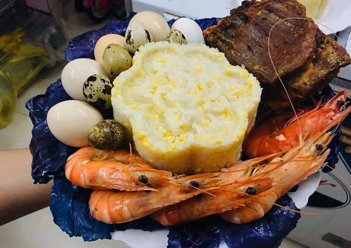 Cúng vía Thần Tài: Mâm cỗ hải sản đỏ rực giá 2 triệu đồng - 2