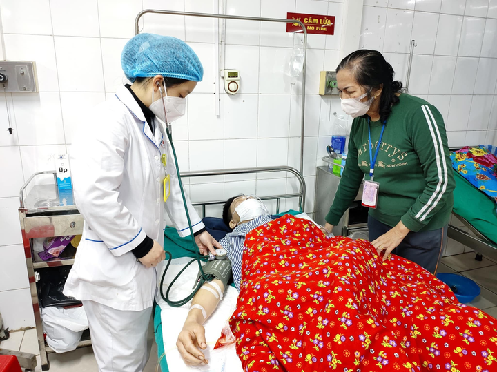 Cứu sống bệnh nhân bị vật sắc nhọn đâm xuyên gan - 1